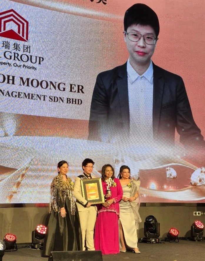 SHE 2024 stage award presentation