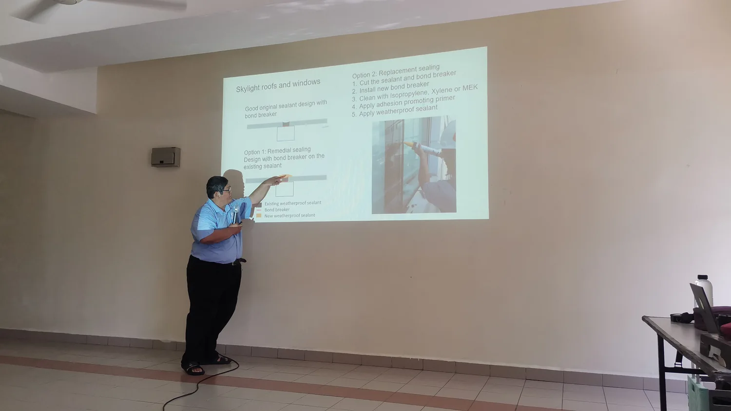 Trainer presenting skylight and window sealing solutions
